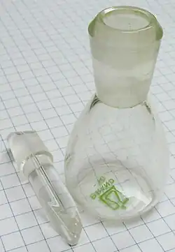 Een lege pyknometer, met stop