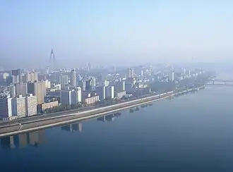 De Noord-Koreaanse hoofdstad Pyongyang (foto: mei 2009).