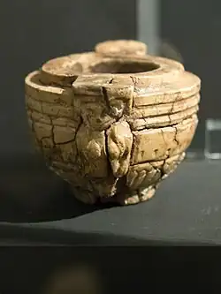 Ivoren pyxis, 7e eeuw v.Chr.