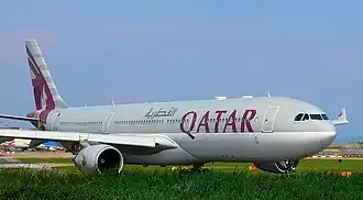 Een Qatar Airways Airbus A330-300 op Manchester Airport