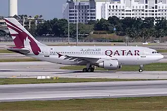 Een Airbus A310 van Qatar Airways