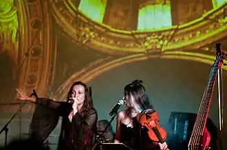 Qntal bij een optreden in Hunt Valley, Maryland, 2010.