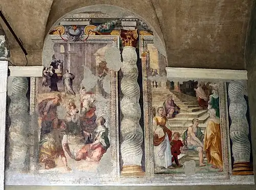 Fresco in het tweede voorhof.