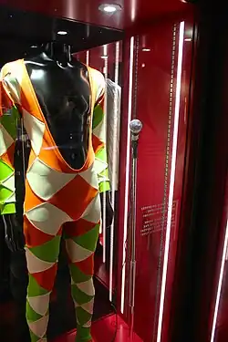 Queen-outfit in het museum