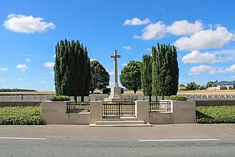 Vooraanzicht van de begraafplaats