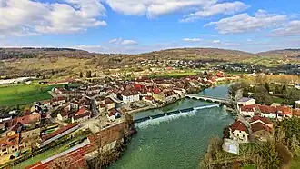 Quingey en de rivier de Loue
