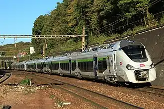 Régiolis B 84500 - Basse-Normandie, door het station Chaville-Rive-Gauche (2014).