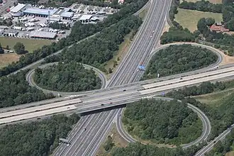 Kreuz Oldenburg-Ost, van boven naar beneden de A28 en van links naar rechts de A29.