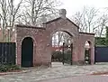 R.K. toegangspoort bij Begraafplaats Emaus