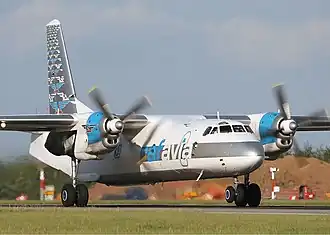 Een Antonov An-26 van RAF-Avia