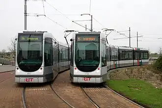 Een Citadis van de eerste en tweede serie in Carnisselande.