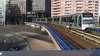 Metrotype R op Lijn D, van Rijnhaven afdalend naar Wilhelminaplein op de Kop van Zuid
