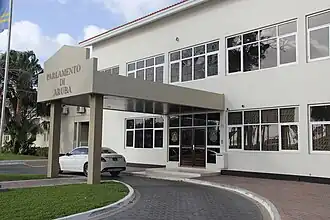 Hoofdingang Staten van Aruba (2016)