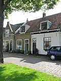 Huis onder een zadeldak met het nr