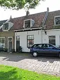 Huis onder een zadeldak met het nr