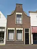 Huis met tuitgevel