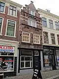 Pand met Dordtse trapgevel, gewijzigd