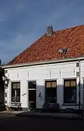 Huis met lijstgeveltje, alleen parterre