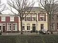Herenhuis met gevel versierd met stucwerk