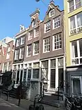 Huis onder rechte lijst
