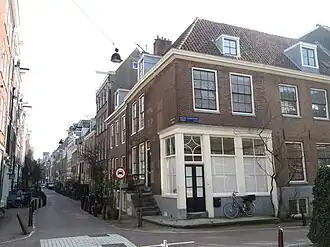 Links een inkijk in de Noorderstraat tussen Nieuwe Looiersdwarsstraat en Reguliersgracht (maart 2012)