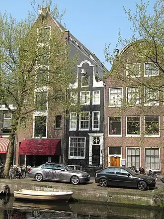 v.l.n.r. Lijnbaansgracht 245, 246 (hoogbouw), 247 en 248 (april 2011)
