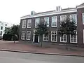 Rechthoekig huis met lijstgevel