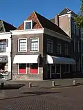 Huis met lijstgevel, hoekhuis kraanplein