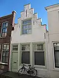 Huis met geverfde trapgevel