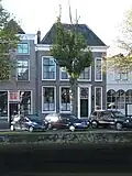 Huis van vier traveeën met lijstgevel