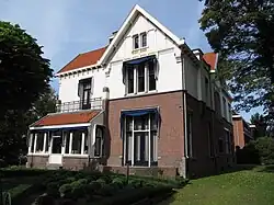 Rijksmonumentale villa te Den Haag (ca. 1903, Prins Mauritslaan 1). Het ontwerp is van Klinkhamer en Ouëndag.
