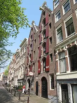 Pakhuis met puntgevel