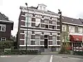 Half vrijstaand herenhuis