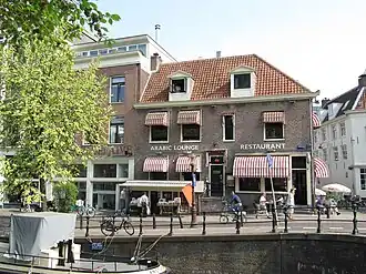 Spiegelgracht 27 (2011) Links onder de markiezen het pothuis