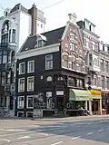 Hoekhuis met voorgevel in neo-renaissancestijl