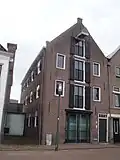 Pakhuis met bakstenen topgevel