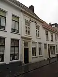 Huis onder dwars zadeldak dat een geheel vormt met dat van 3/5/7
