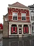 Bergen op Zoom, huis Oostenrijk, Lievevrouwestraat 5, afgetopte Dordtse gevel.