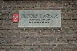 Rudolf Magnus Instituut - gevelsteen (Instituut voor Farmacologie)