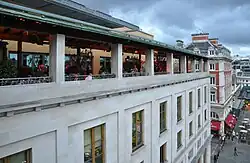 Nieuwe vleugel en terras