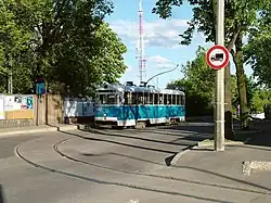 Motorwagen 062, gebouwd door de Wagonfabriek Riga, op lijn 1 bij het eindpunt Station; 2004.