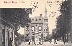 Het raadhuis aan de Voorstraat in 1905