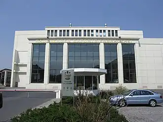 Brouwerijgebouw met brouwzaal, fermentatiekelder, opslagkelder en filtratie