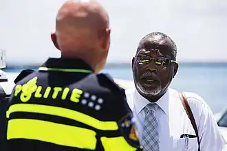 Minister van Justitie Boasman neemt politievoertuigen in ontvangst (2017)