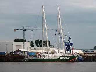 De nieuwe Rainbow Warrior III in de Fassmer werf (2011)