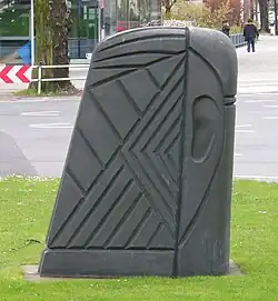 Zwei Köpfe: Großes Berliner Kopfzeichen (1989) in Berlijn