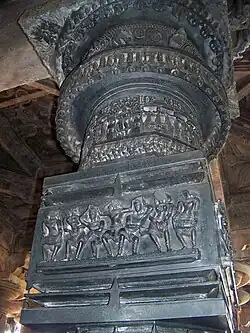 Piloon in de mandapa