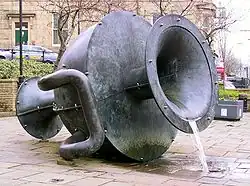 Tilted Vase van Edward Allington