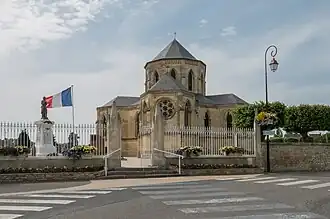 Kerk met toegang kerkhof