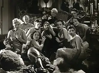 Publiciteitsfoto voor Rasputin and the Empress, met in het midden Lionel Barrymore als Raspoetin